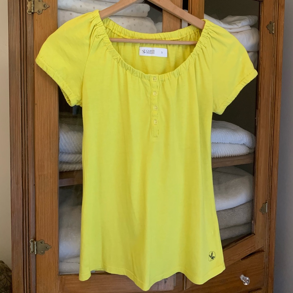 TITLE NINE short sleeve top by Carve Designs